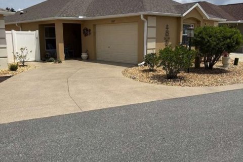 House in The Villages, Florida 2 bedrooms, 117.99 sq.m. № 2214629 - photo 2