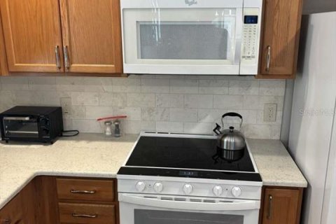 House in The Villages, Florida 2 bedrooms, 117.99 sq.m. № 2214629 - photo 7