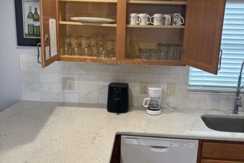 House in The Villages, Florida 2 bedrooms, 117.99 sq.m. № 2214629 - photo 9