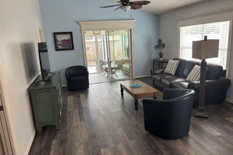 House in The Villages, Florida 2 bedrooms, 117.99 sq.m. № 2214629 - photo 22