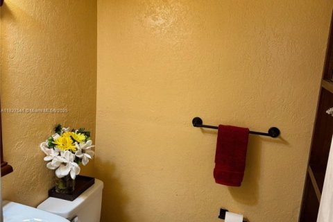 House in Miami, Florida 3 bedrooms, 192.21 sq.m. № 1822012 - photo 21