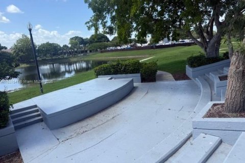 House in Miami, Florida 3 bedrooms, 192.21 sq.m. № 1822012 - photo 30