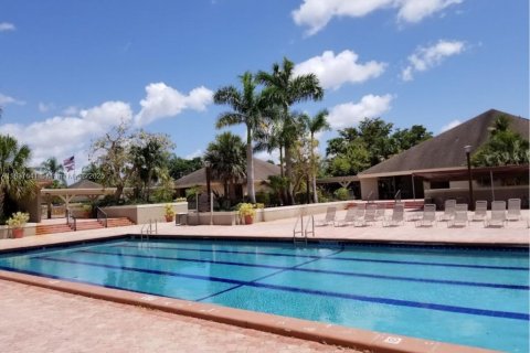 House in Miami, Florida 3 bedrooms, 192.21 sq.m. № 1822012 - photo 14