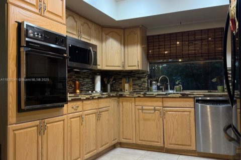 House in Miami, Florida 3 bedrooms, 192.21 sq.m. № 1822012 - photo 8