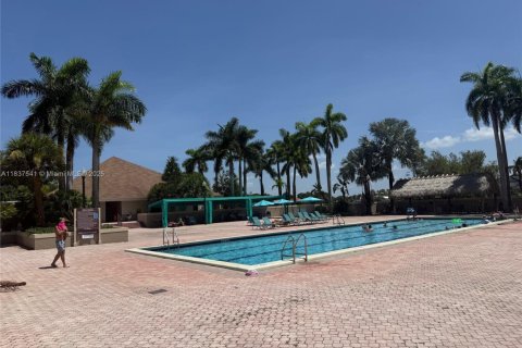 House in Miami, Florida 3 bedrooms, 192.21 sq.m. № 1822012 - photo 25