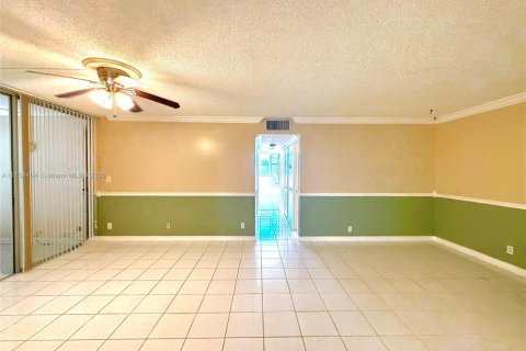 Condo in Miami, Florida, 2 bedrooms  № 2038144 - photo 2
