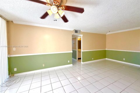 Condo in Miami, Florida, 2 bedrooms  № 2038144 - photo 6