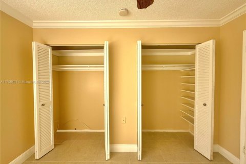 Condo in Miami, Florida, 2 bedrooms  № 2038144 - photo 11