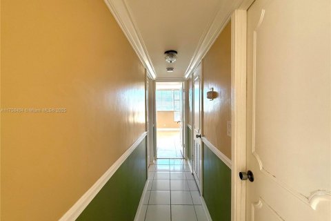 Condo in Miami, Florida, 2 bedrooms  № 2038144 - photo 7