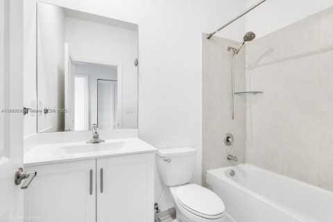 Touwnhouse à louer à Miami, Floride: 3 chambres, 137.96 m2 № 1931330 - photo 6