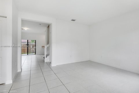 Touwnhouse à louer à Miami, Floride: 3 chambres, 137.96 m2 № 1931330 - photo 4