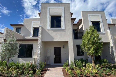 Touwnhouse à louer à Miami, Floride: 3 chambres, 137.96 m2 № 1931330 - photo 2