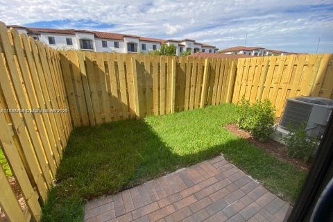 Touwnhouse à louer à Miami, Floride: 3 chambres, 137.96 m2 № 1931330 - photo 8