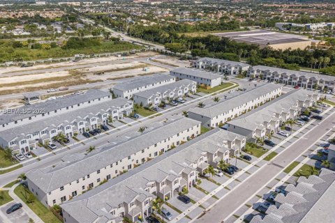 Touwnhouse à vendre à Homestead, Floride: 3 chambres, 123.65 m2 № 2051808 - photo 27