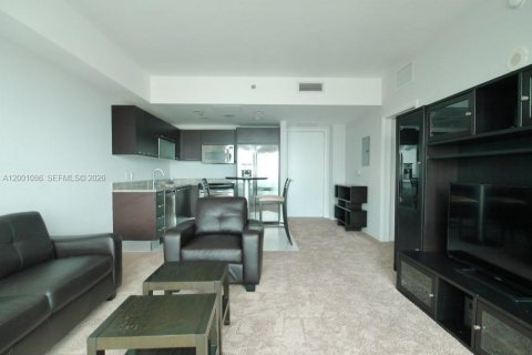 Condominio en venta en Miami, Florida, 1 dormitorio, 59.36 m2 № 2065348 - foto 3