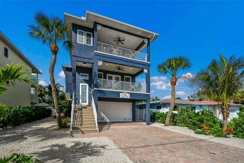 House in Anna Maria, Florida 4 bedrooms, 238.48 sq.m. № 2284818