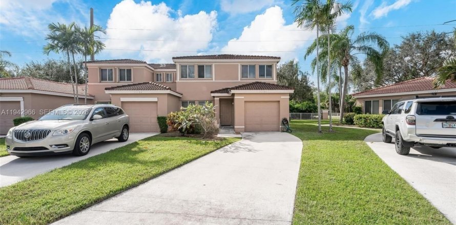Adosado en Davie, Florida 4 dormitorios, 175.21 m2 № 2001885