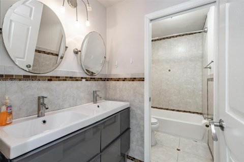 Adosado en venta en Davie, Florida, 4 dormitorios, 175.21 m2 № 2001885 - foto 14