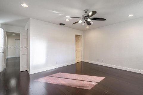 Adosado en venta en Davie, Florida, 4 dormitorios, 175.21 m2 № 2001885 - foto 21