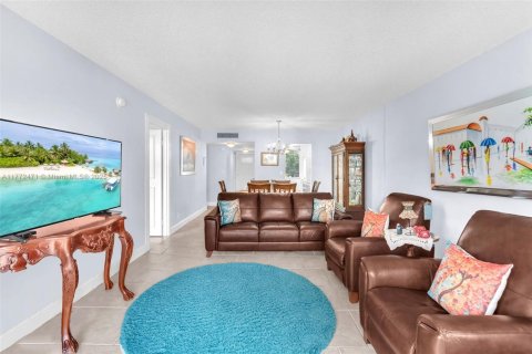 Купить кондоминиум в Лодердейл-Лейкс, Флорида 6 комнат, 89.19м2, № 1959189 - фото 6