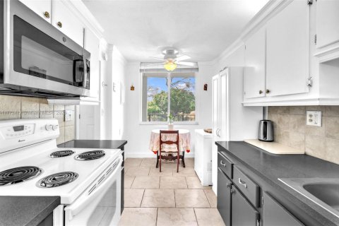 Купить кондоминиум в Лодердейл-Лейкс, Флорида 6 комнат, 89.19м2, № 1959189 - фото 11