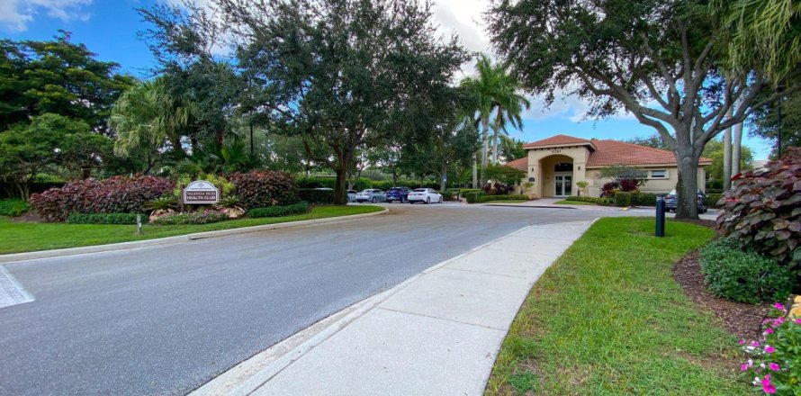 House in Boynton Beach, Florida 3 bedrooms, 259.94 sq.m. № 945294