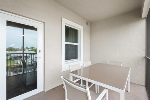 Condo in Cape Coral, Florida, 2 bedrooms  № 1677577 - photo 25