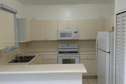 Townhouse in Homestead, Florida 3 bedrooms, 120.96 sq.m. № 1943567 - photo 5