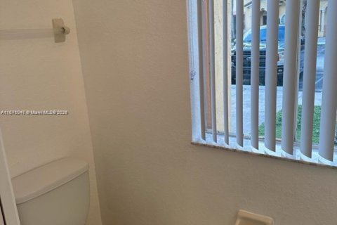 Townhouse in Homestead, Florida 3 bedrooms, 120.96 sq.m. № 1943567 - photo 9