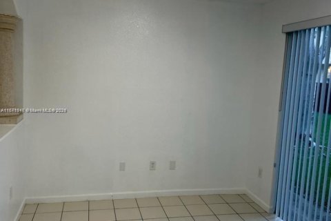Townhouse in Homestead, Florida 3 bedrooms, 120.96 sq.m. № 1943567 - photo 10