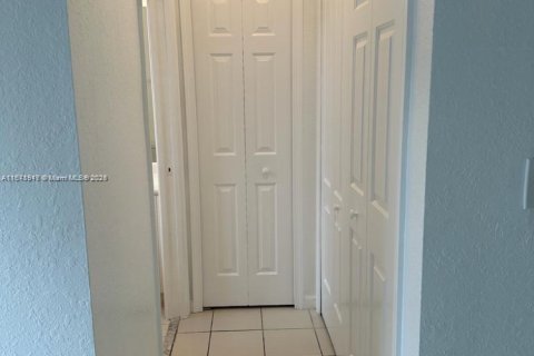 Townhouse in Homestead, Florida 3 bedrooms, 120.96 sq.m. № 1943567 - photo 12