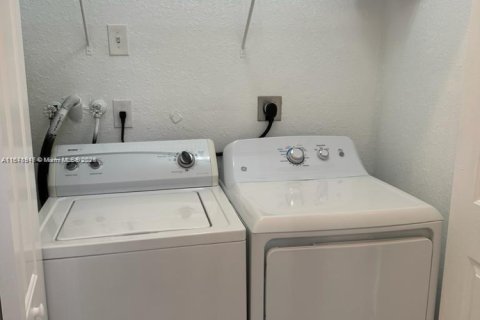 Townhouse in Homestead, Florida 3 bedrooms, 120.96 sq.m. № 1943567 - photo 14