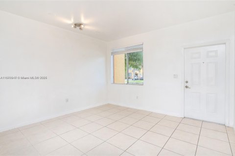Townhouse in Homestead, Florida 3 bedrooms, 120.96 sq.m. № 1943567 - photo 2
