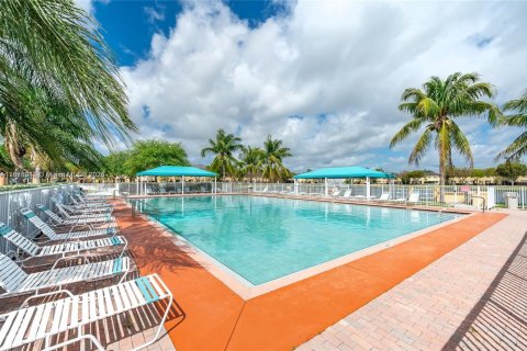 Townhouse in Homestead, Florida 3 bedrooms, 120.96 sq.m. № 1943567 - photo 21