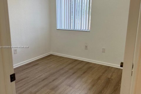 Townhouse in Homestead, Florida 3 bedrooms, 120.96 sq.m. № 1943567 - photo 13