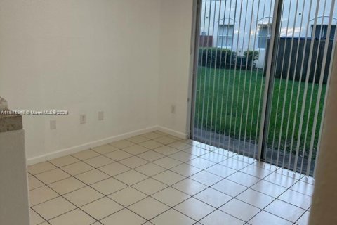 Townhouse in Homestead, Florida 3 bedrooms, 120.96 sq.m. № 1943567 - photo 11