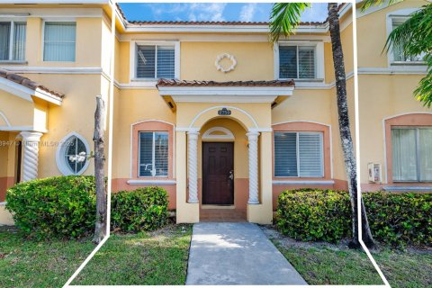 Townhouse in Homestead, Florida 3 bedrooms, 120.96 sq.m. № 1943567 - photo 1
