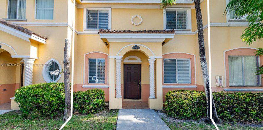 Townhouse in Homestead, Florida 3 bedrooms, 120.96 sq.m. № 1943567