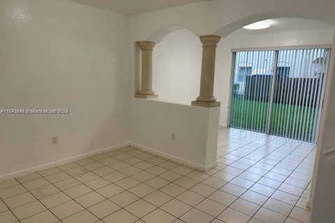 Townhouse in Homestead, Florida 3 bedrooms, 120.96 sq.m. № 1943567 - photo 8