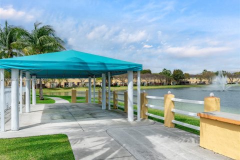 Townhouse in Homestead, Florida 3 bedrooms, 120.96 sq.m. № 1943567 - photo 23