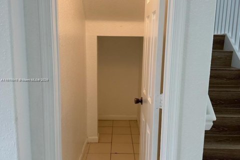 Townhouse in Homestead, Florida 3 bedrooms, 120.96 sq.m. № 1943567 - photo 16