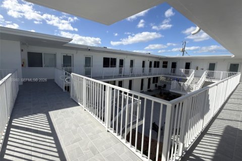 Снять в аренду кондоминиум в Холливуд, Флорида 1 спальня, 59.46м2, № 2432572 - фото 10