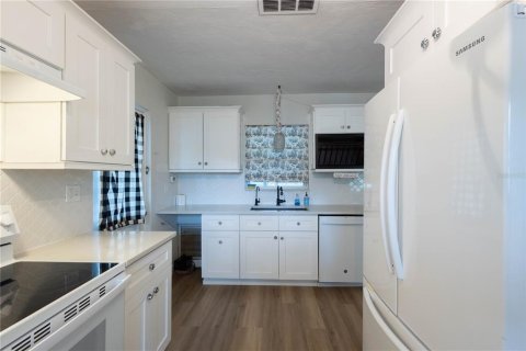 Villa ou maison à louer à Ruskin, Floride: 2 chambres, 81.1 m2 № 2155889 - photo 12