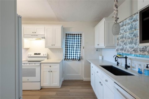 Villa ou maison à louer à Ruskin, Floride: 2 chambres, 81.1 m2 № 2155889 - photo 10