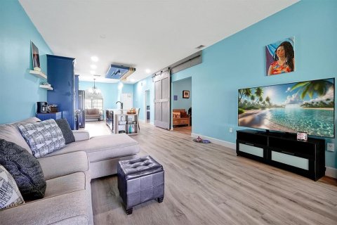 Casa en venta en Kissimmee, Florida, 2 dormitorios, 131.64 m2 № 1774959 - foto 9