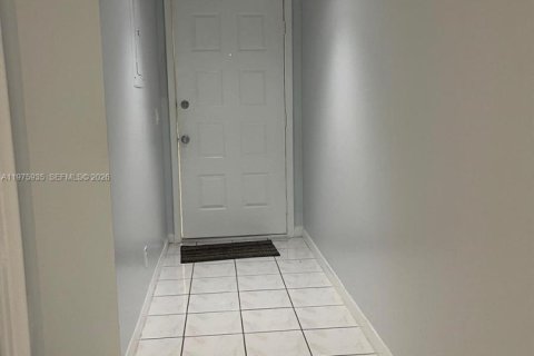 Condo in Pembroke Pines, Florida, 1 bedroom  № 2045324 - photo 14