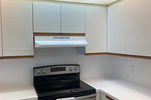 Condo in Pembroke Pines, Florida, 1 bedroom  № 2045324 - photo 8