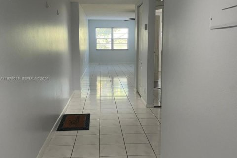 Condo in Pembroke Pines, Florida, 1 bedroom  № 2045324 - photo 13