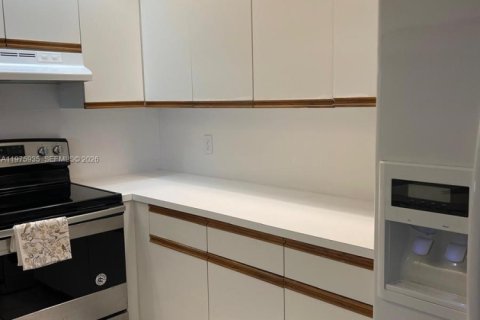 Condo in Pembroke Pines, Florida, 1 bedroom  № 2045324 - photo 9