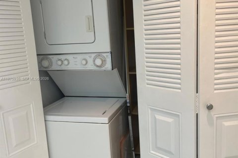 Condo in Pembroke Pines, Florida, 1 bedroom  № 2045324 - photo 7